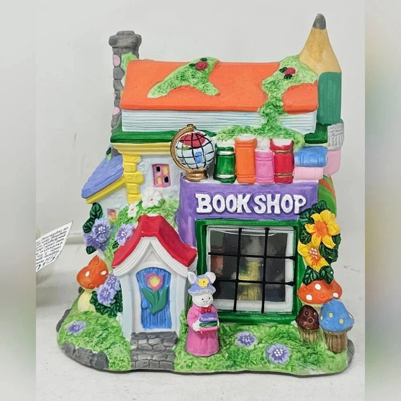 Cottontale Cottages Easter Village "Book Shop" Town Lighted - Picture 1 of 12